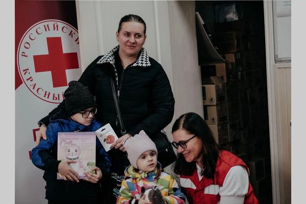 Уже более года Ростовское региональное отделение РКК оказывает помощь гражданам, прибывшим с территорий Украины и Донбасса. 